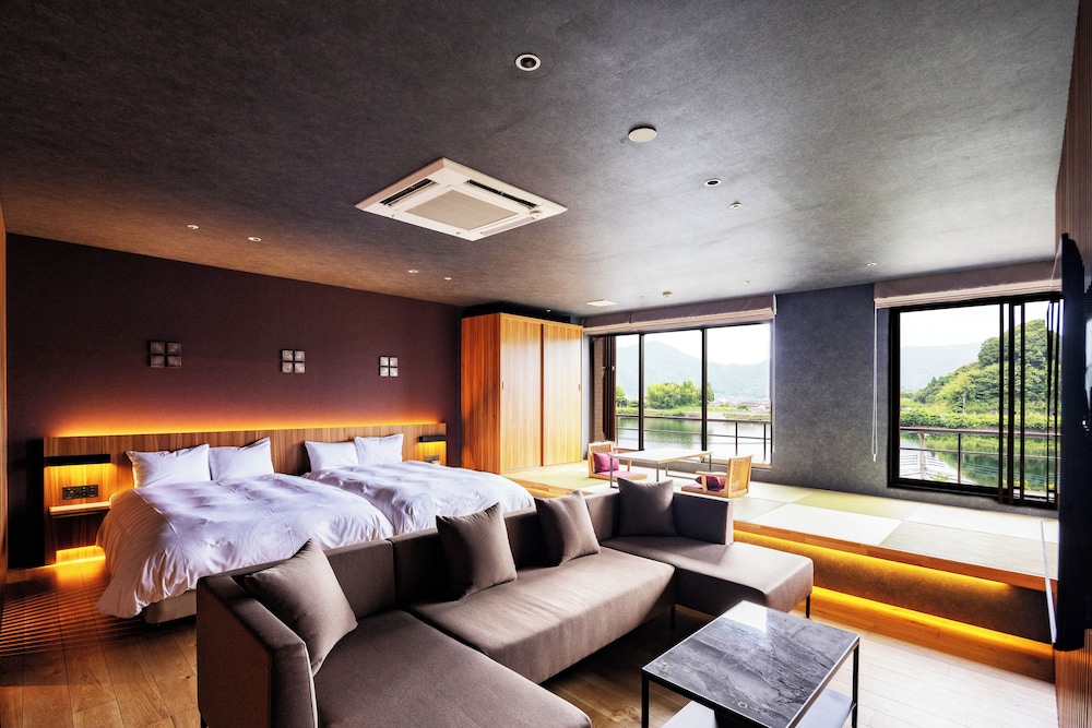 デラックス 4 人部屋 | うらり武雄 GARDEN TERRACE SPA RESORTS