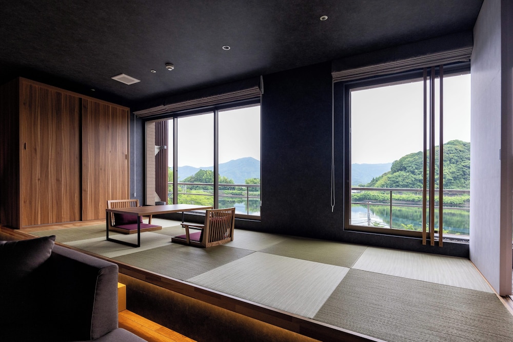 デラックス 4 人部屋 客室4 | うらり武雄 GARDEN TERRACE SPA RESORTS