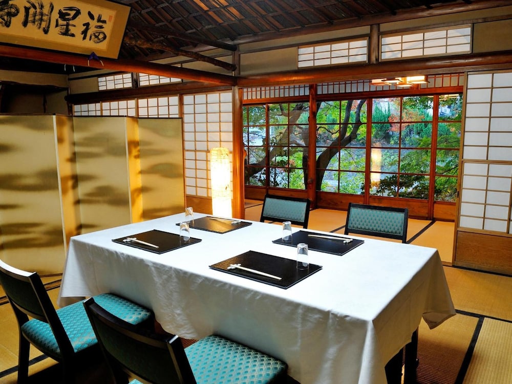 レストラン1 | 山ばな平八茶屋