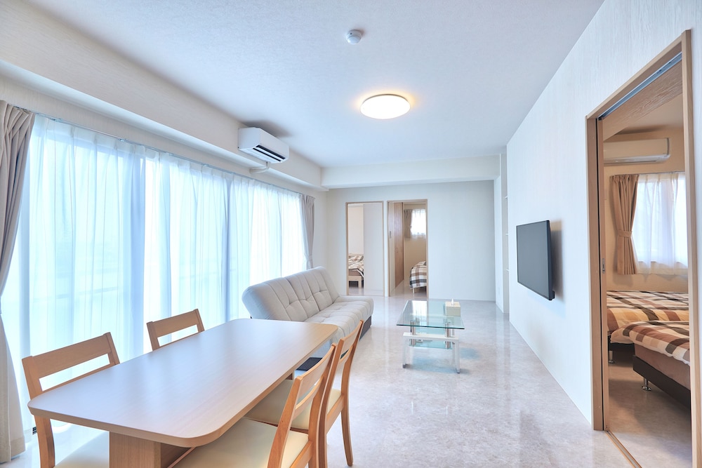 ファミリー ルーム 3 ベッドルーム リビングルーム2 | マンゴーリゾート沖縄北谷