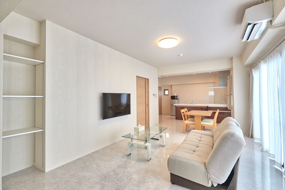 ファミリー ルーム 3 ベッドルーム リビングルーム3 | マンゴーリゾート沖縄北谷