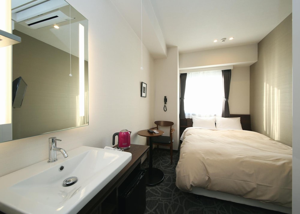 [禁煙] スタンダードダブルルーム (シャワーブースのみ) 客室7 | ホテルエミット上野