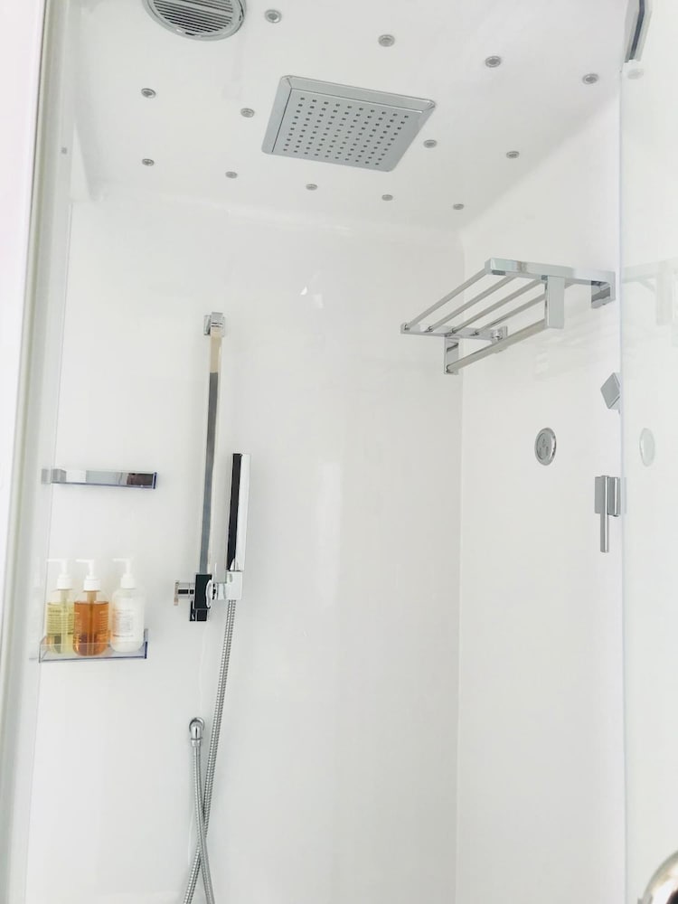 [禁煙] スタンダードダブルルーム (シャワーブースのみ) バスルーム1 | ホテルエミット上野