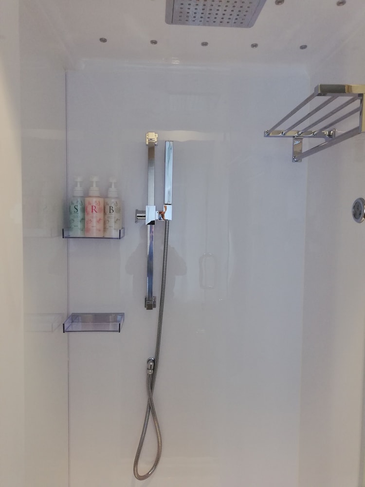 [禁煙] スタンダードダブルルーム (シャワーブースのみ) バスルーム0 | ホテルエミット上野