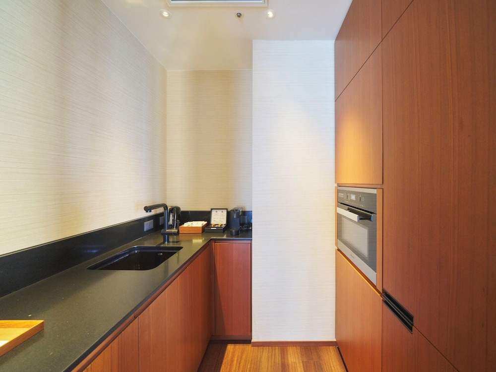 スイート シングルベッド 2 台 オーシャンビュー コーナー 専用キッチン0 | ハイアット リージェンシー 瀬良垣アイランド 沖縄