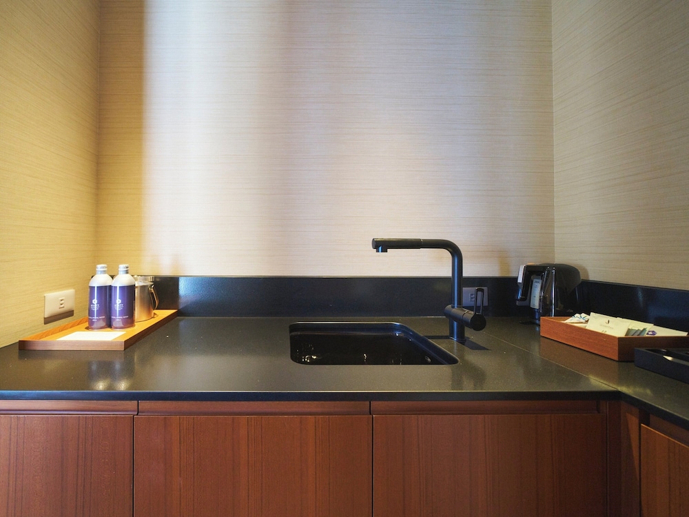 スイート シングルベッド 2 台 オーシャンビュー コーナー 専用キッチン2 | ハイアット リージェンシー 瀬良垣アイランド 沖縄