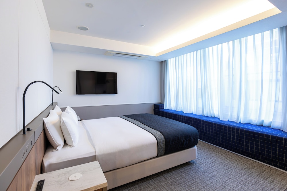 デラックス ダブルルーム クイーンベッド 1 台 禁煙 客室3 | ホテルザフラッグ心斎橋