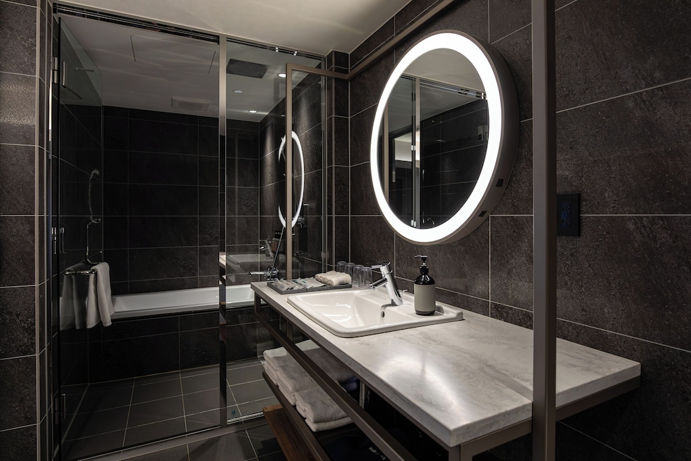 デラックス ツインルーム ダブルベッド 2 台 禁煙 バスルーム3 | ホテルザフラッグ心斎橋