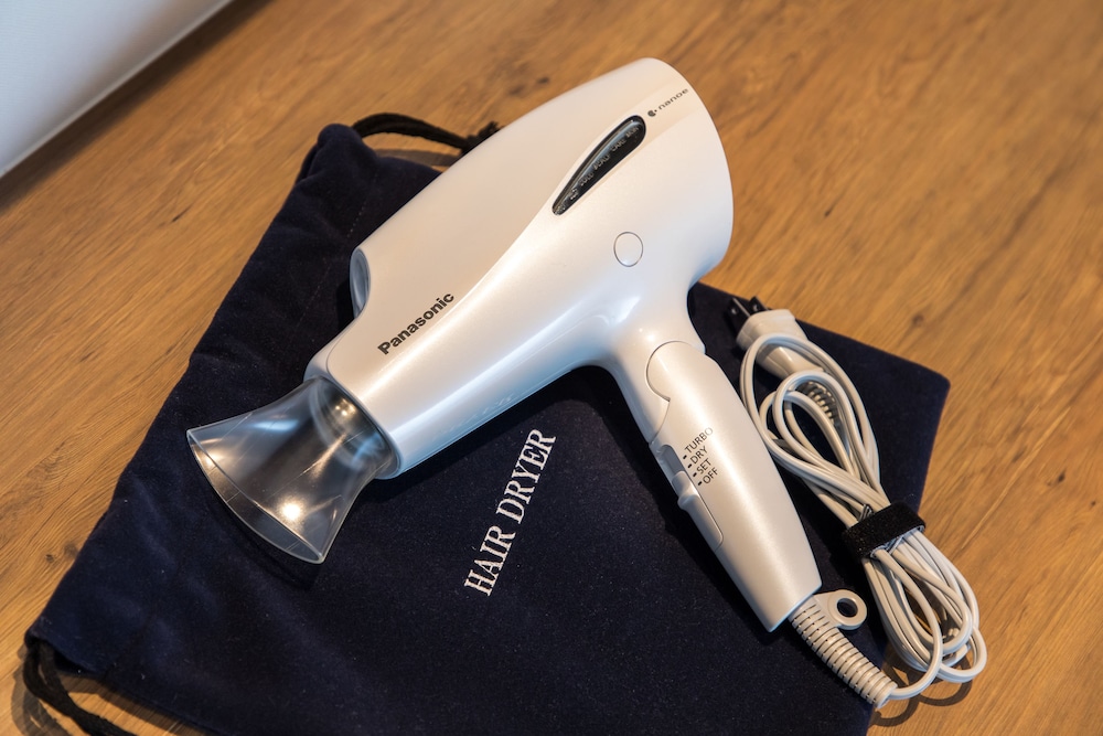 スタンダード ツインルーム シングルベッド 2 台 禁煙 客室の設備とサービス1 | ホテルザフラッグ心斎橋