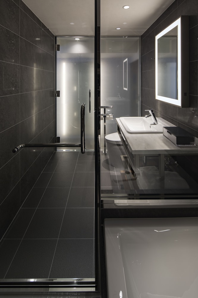 デラックス ダブルルーム クイーンベッド 1 台 禁煙 バスルーム1 | ホテルザフラッグ心斎橋