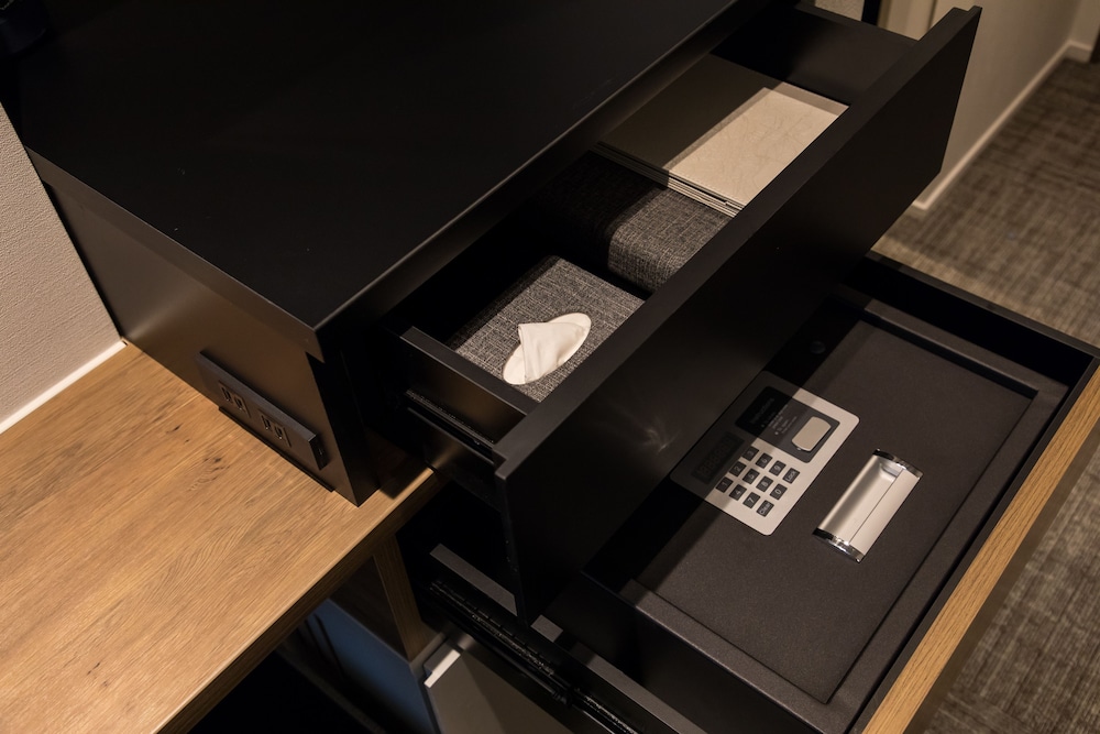 スタンダード ツインルーム シングルベッド 2 台 禁煙 客室の設備とサービス2 | ホテルザフラッグ心斎橋