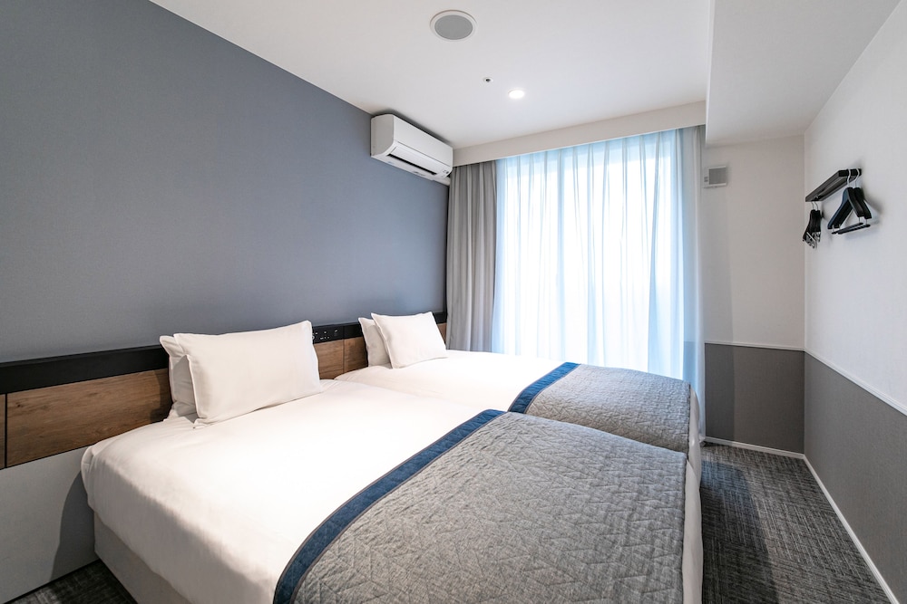 スタンダード ツインルーム シングルベッド 2 台 禁煙 客室1 | ホテルザフラッグ心斎橋