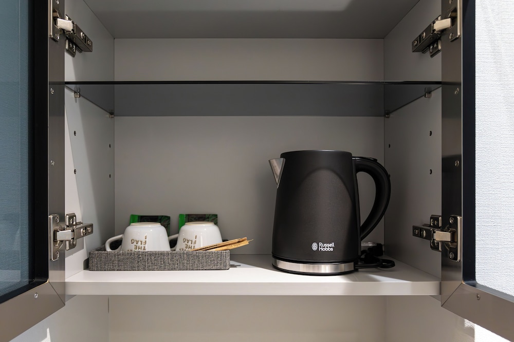 スタンダード ツインルーム シングルベッド 2 台 禁煙 客室5 | ホテルザフラッグ心斎橋