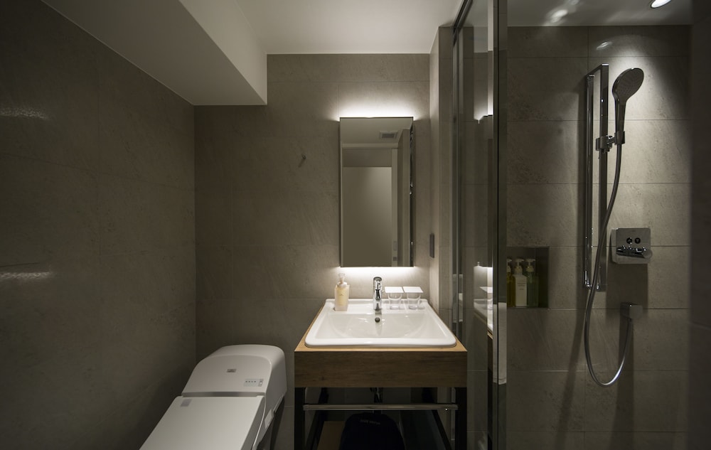 スタンダード ダブルルーム クイーンベッド 1 台 禁煙 バスルーム0 | ホテルザフラッグ心斎橋