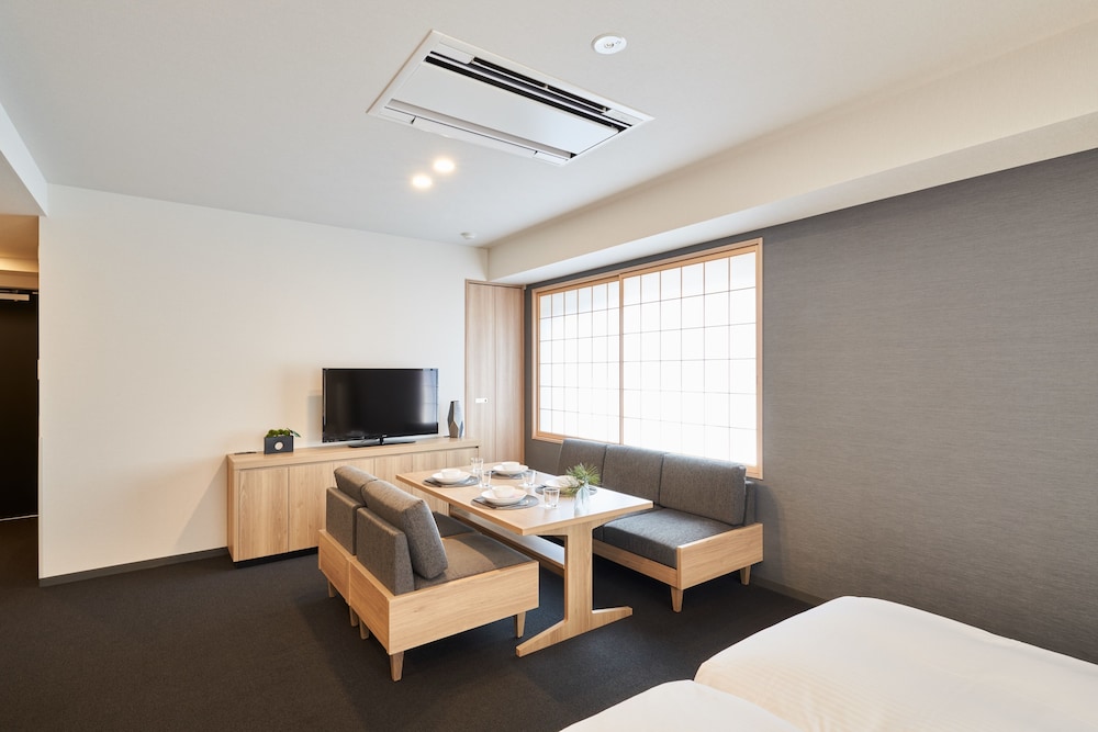 ファミリー アパートメント 客室内のダイニングエリア1 | MIMARU東京 日本橋水天宮前