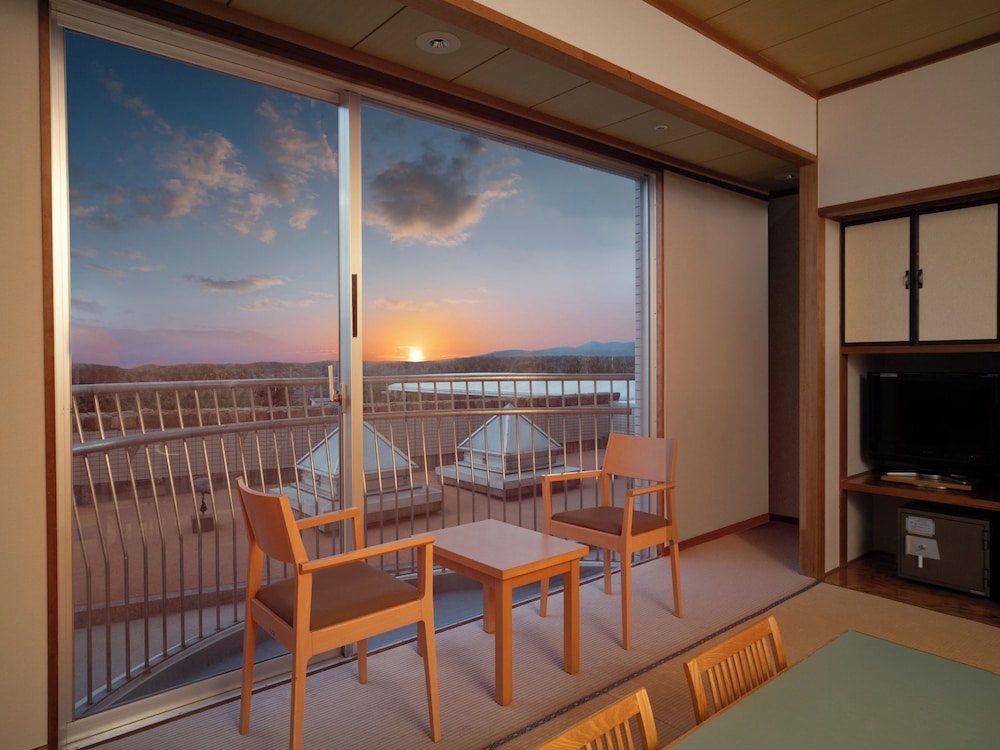 和室10畳(バス無)(禁煙) 客室1 | 亀の井ホテル 玄界灘