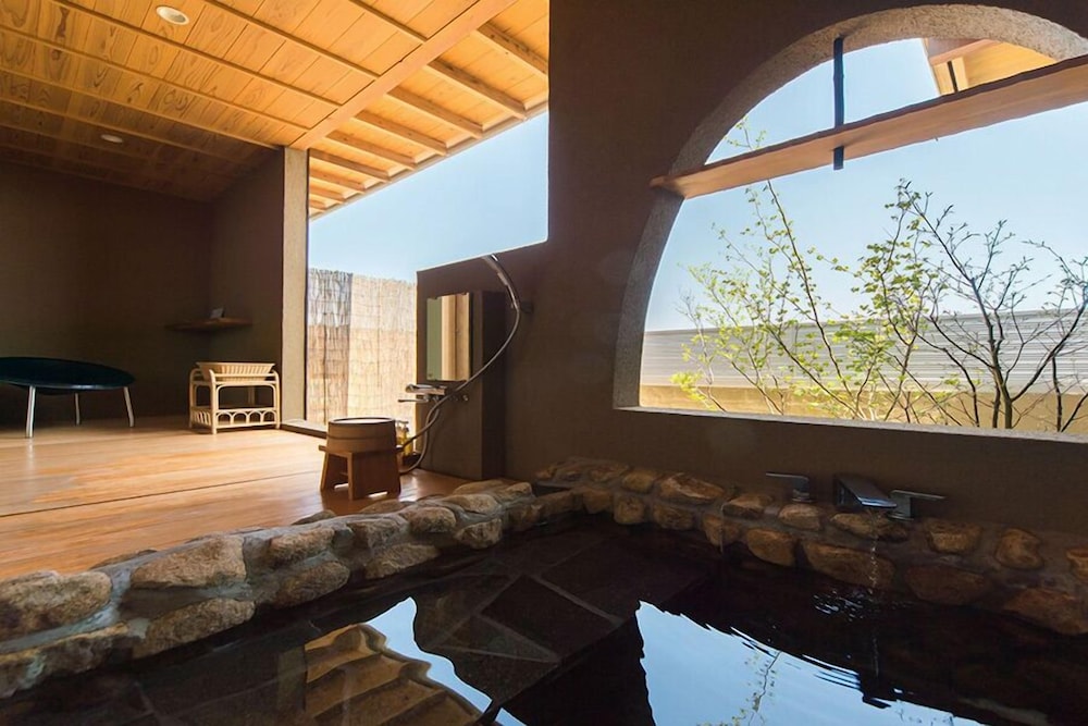 花_露天風呂温泉付スイート 禁煙 客室4 | 宮島別邸 旅籠 桜