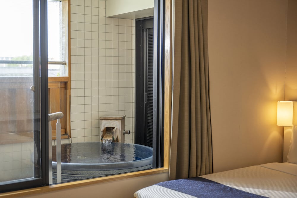 露天風呂付き特別和洋室 禁煙 客室1 | 亀の井ホテル 柳川