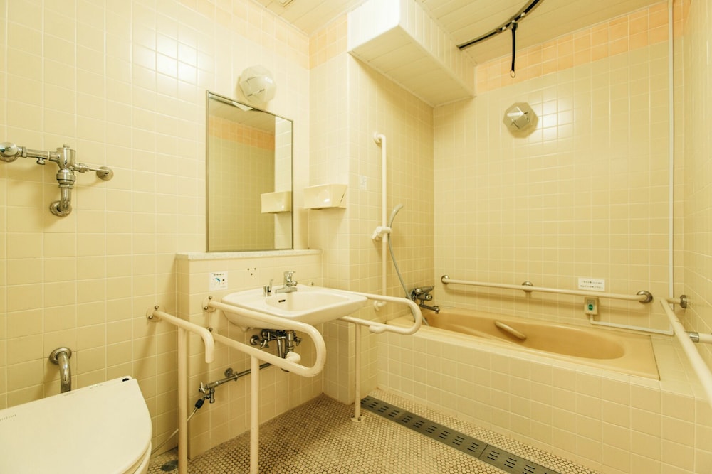 バリアフリールーム (バス付) 禁煙 バスルーム0 | 亀の井ホテル 柳川