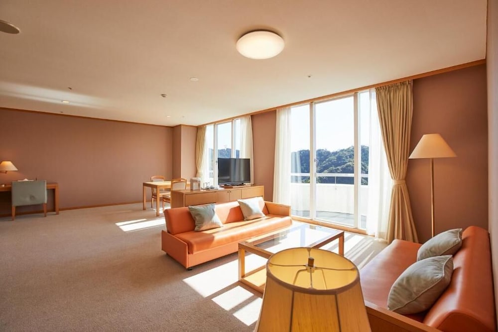 デラックスツイン (禁煙) リビング エリア0 | 鴨川カントリーホテル