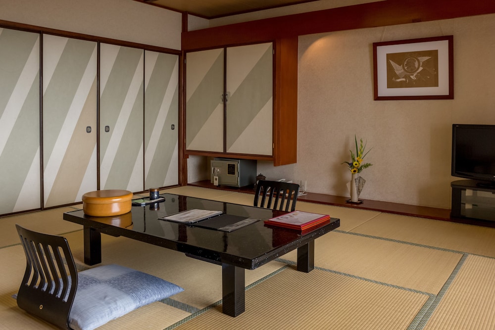 海一望客室（和室 3～4F） 客室1 | 季粋の宿 紋屋