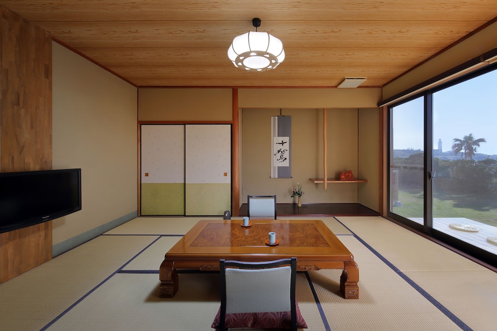 露天風呂付き離れ（10畳） 客室1 | 季粋の宿 紋屋