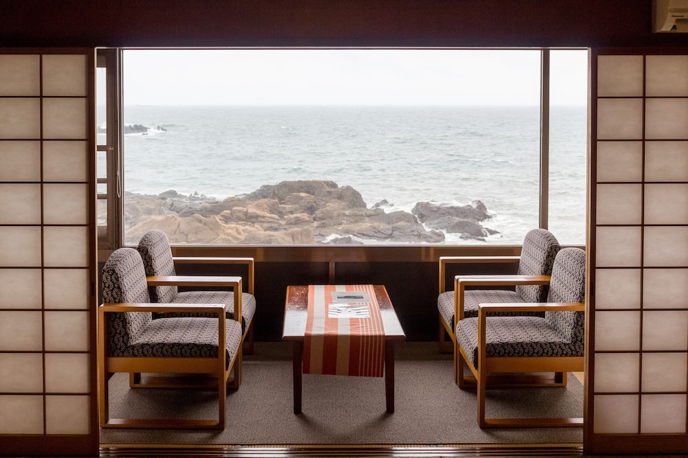 海一望客室（和室 3～4F） 客室2 | 季粋の宿 紋屋