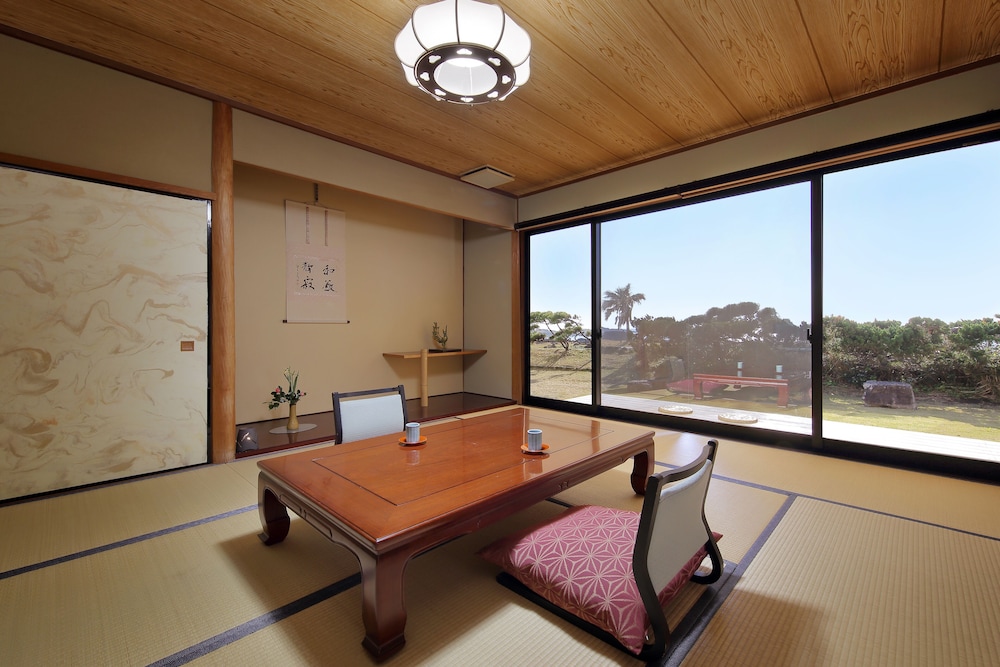 露天風呂付き離れ（10畳） | 季粋の宿 紋屋