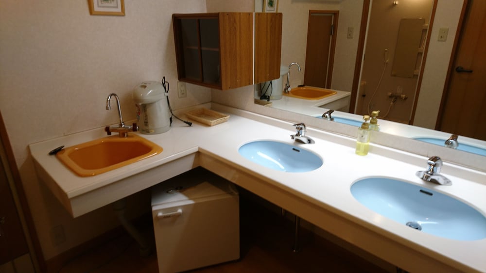 和洋室 バスルームのシンク0 | ホテル志賀サンバレー