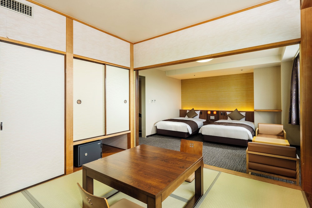 和洋室 (バス付) 禁煙 客室1 | 亀の井ホテル 大和平群