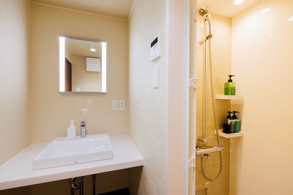 スーペリアツイン（シャワーブース付）禁煙 バスルーム0 | 亀の井ホテル 大和平群