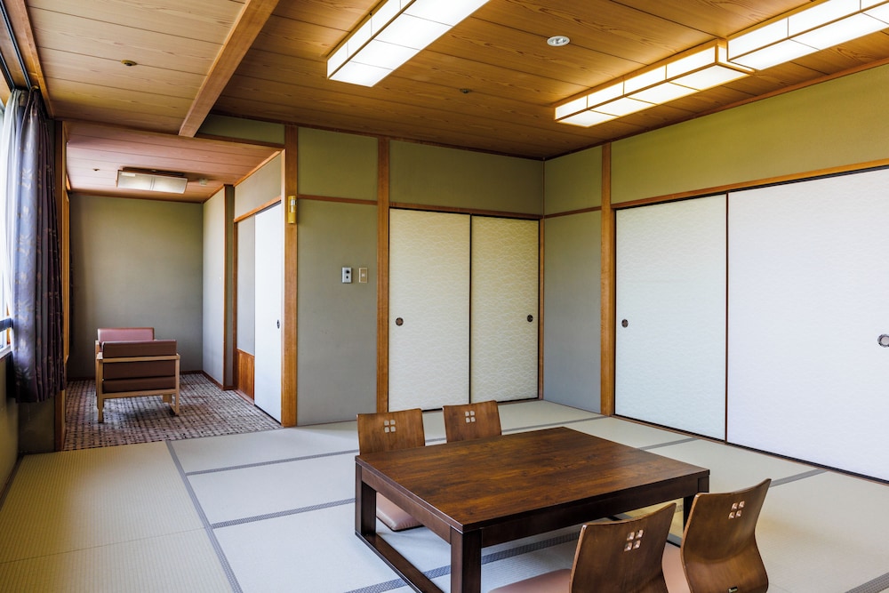 和室15畳 禁煙 客室1 | 亀の井ホテル 大和平群