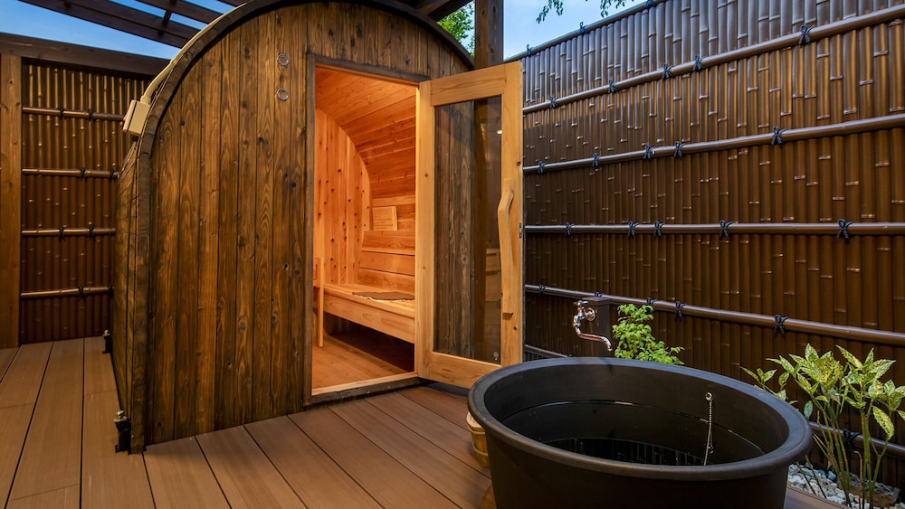 和洋室 露天風呂付 テラス / パティオ0 | 高千穂 離れの宿 神隠れ