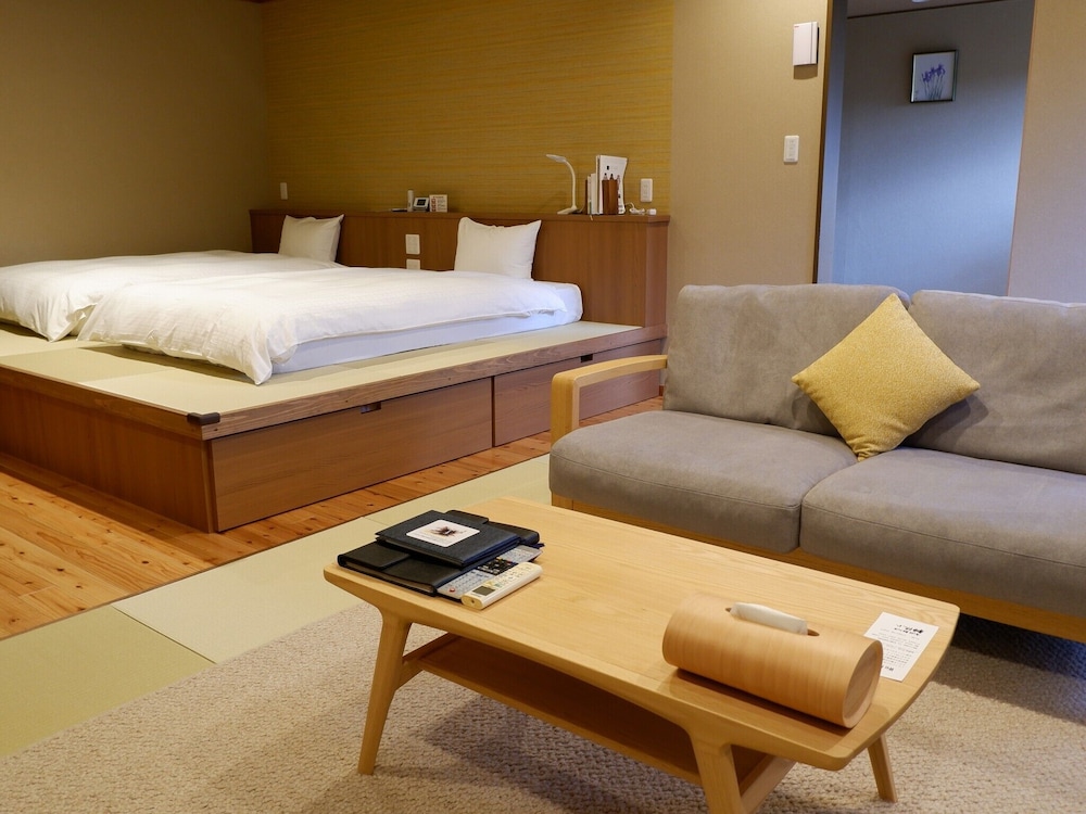 和洋室 露天風呂付 客室5 | 高千穂 離れの宿 神隠れ