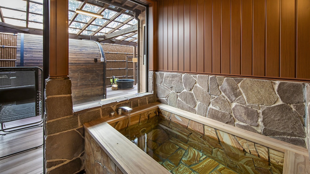 和洋室 露天風呂付 バスルーム0 | 高千穂 離れの宿 神隠れ