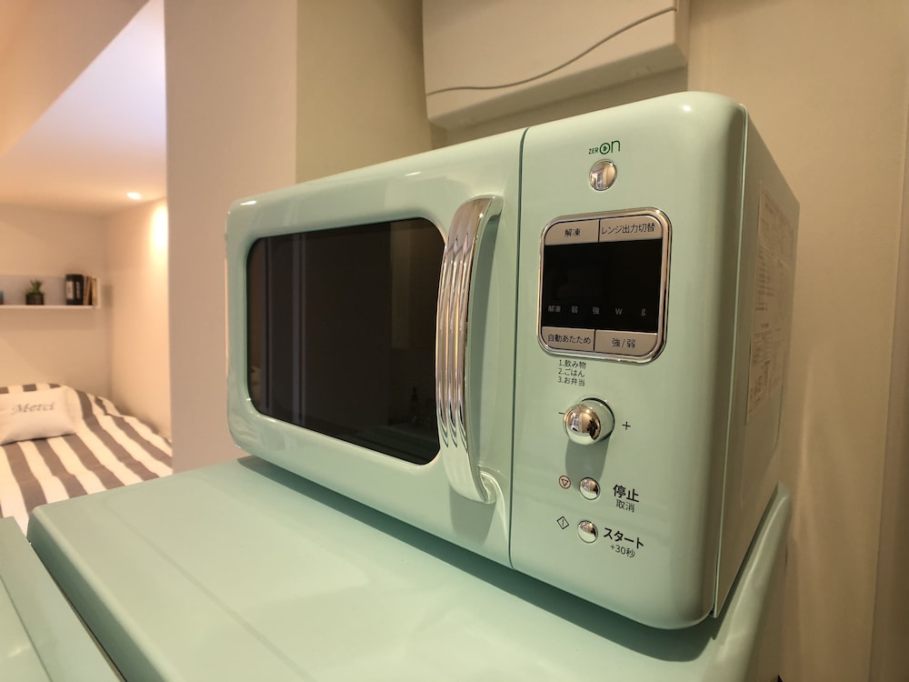 2F客室 KEI (2シングルベッド) 電子レンジ0 | La Krasse 墨田