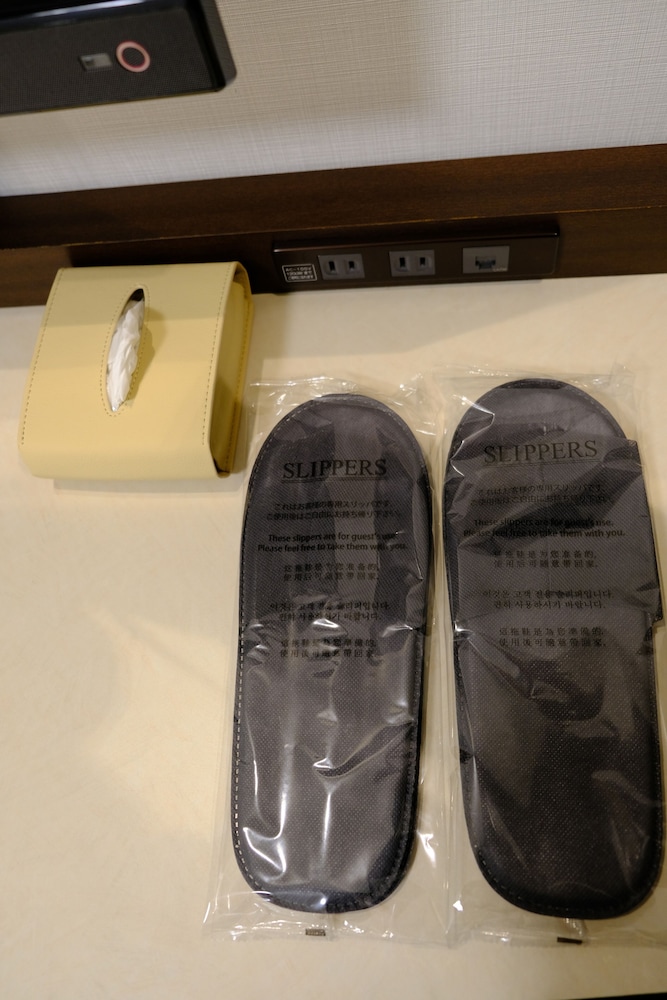 スタンダード ルーム ダブルベッド 1 台 客室の設備とサービス0 | Garner Hotel 大阪本町北船場 by IHG