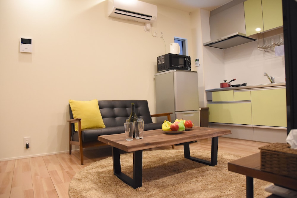 スーペリア101 禁煙 リビング エリア2 | Ambiera銅座