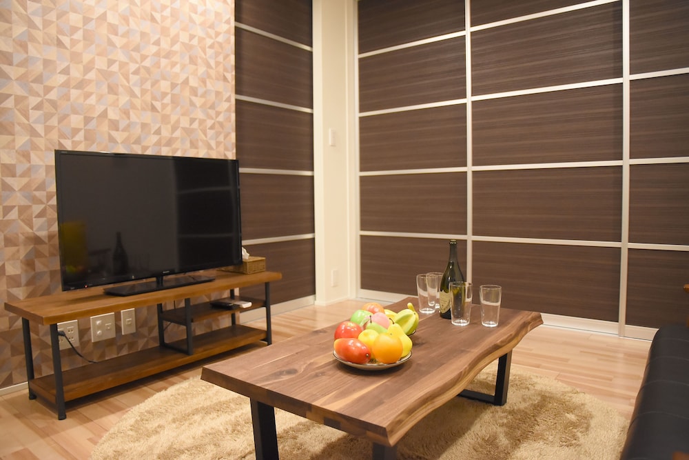 スーペリア101 禁煙 リビング エリア1 | Ambiera銅座