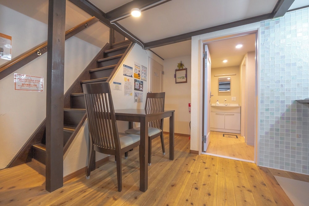 エコノミー タウンホーム 1 ベッドルーム 客室内のダイニングエリア0 | ゲストハウス コネクション 烏丸五条