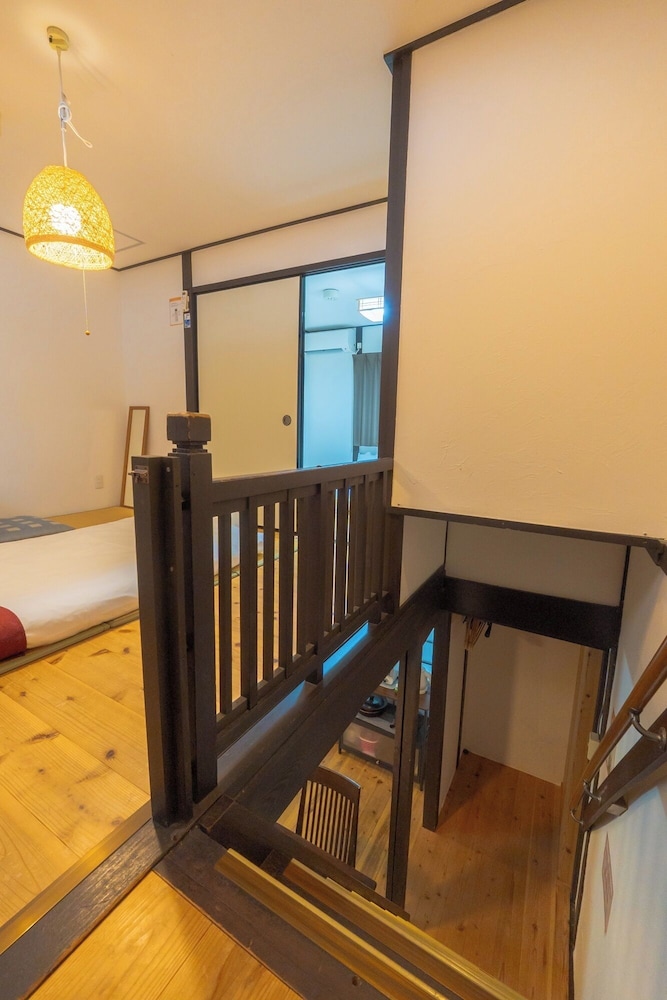 エコノミー タウンホーム 1 ベッドルーム リビング エリア0 | ゲストハウス コネクション 烏丸五条