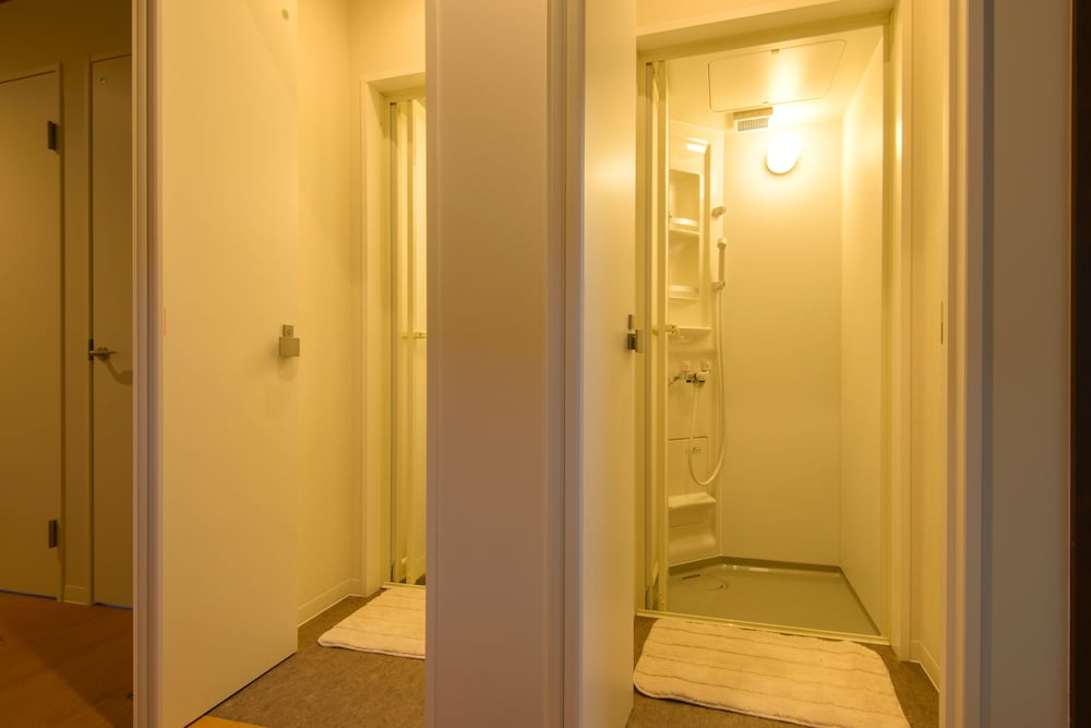 和室１階　共用バスルーム　 バスルーム1 | ゲストハウス 和んで