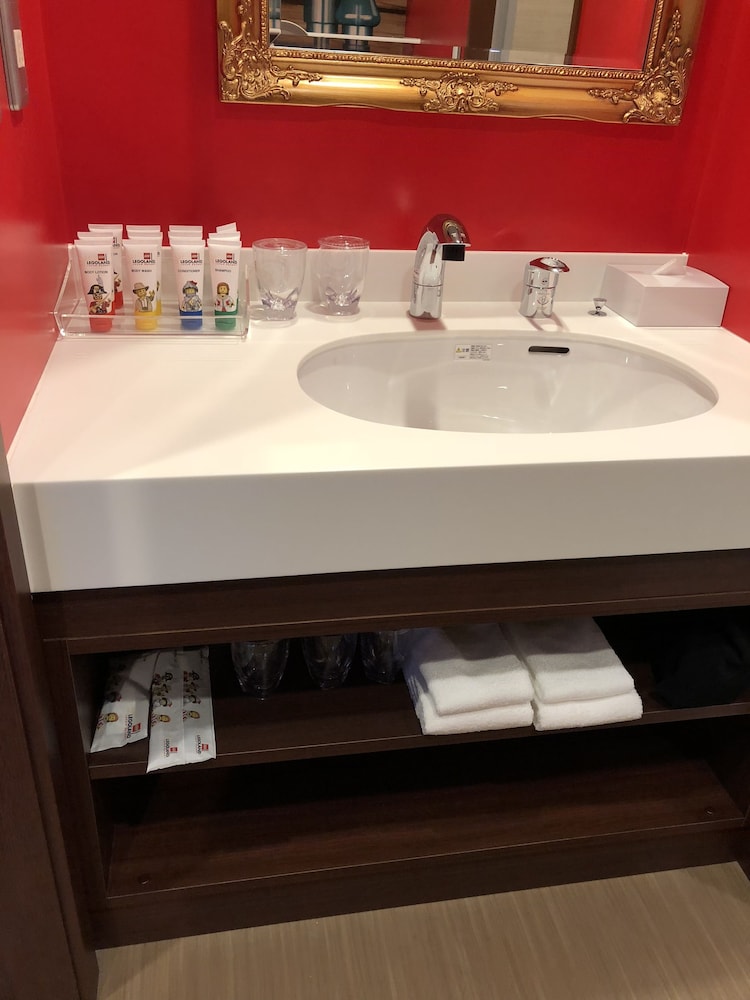 パイレーツ プレミアム(4人部屋) バスルーム0 | レゴランド ジャパン ホテル