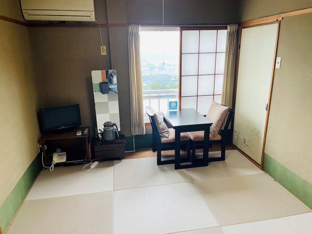 和室 共用バスルーム 客室1 | 生駒のお宿 城山旅館