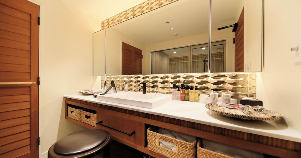 プレミアム スイート ベッド (複数台) 客室1 | ヴィラ・ザ・クラブ軽井沢