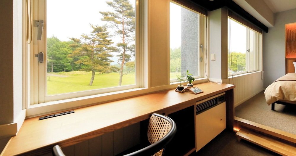 スタンダード スイート ベッド (複数台) 部屋からの景観0 | ヴィラ・ザ・クラブ軽井沢