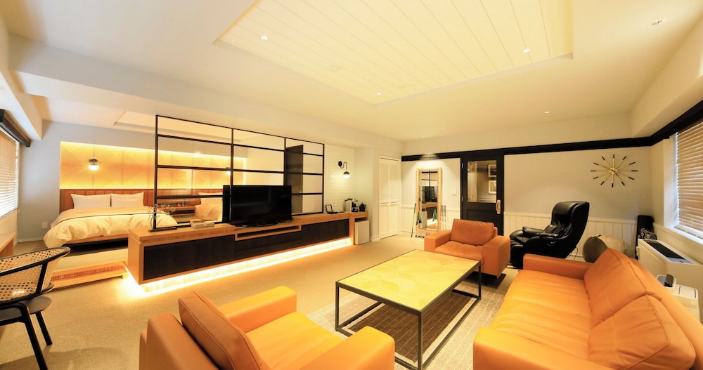 スタンダード スイート ベッド (複数台) 客室4 | ヴィラ・ザ・クラブ軽井沢