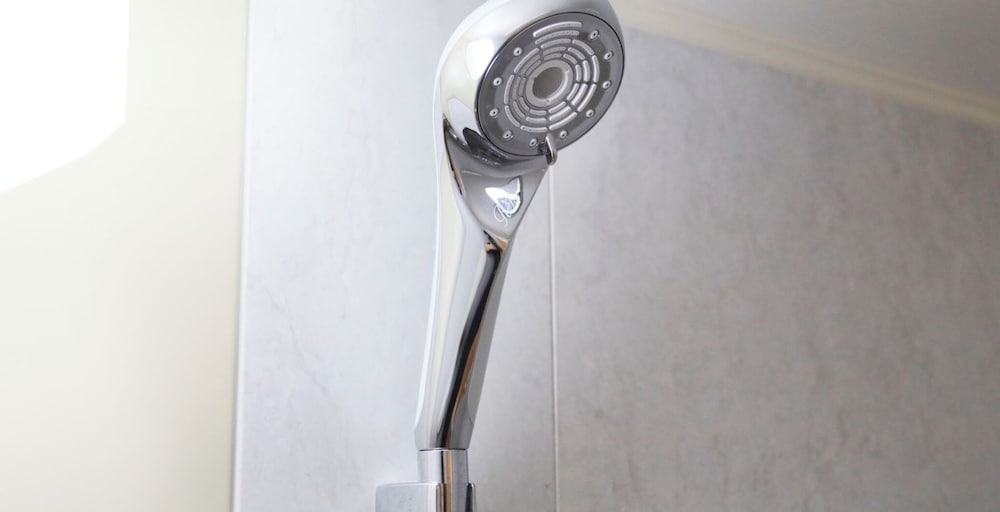 スーペリア ツインルーム シングルベッド 2 台 バスルームのシャワー0 | ヴィラ・ザ・クラブ軽井沢