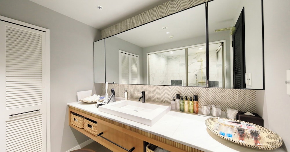 スタンダード スイート ベッド (複数台) バスルーム0 | ヴィラ・ザ・クラブ軽井沢