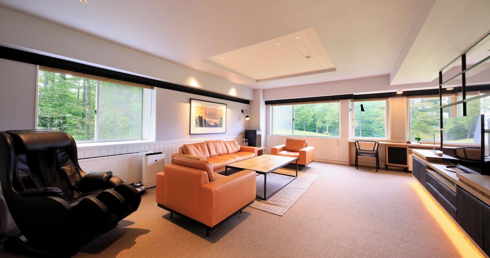 スタンダード スイート ベッド (複数台) 客室5 | ヴィラ・ザ・クラブ軽井沢